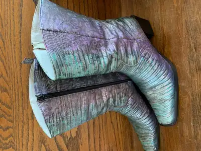 Ladies boots, View more