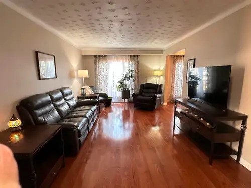 Welcome to this lovely 4-level detached backsplit situated in the desirable north end of Niagara Fal...