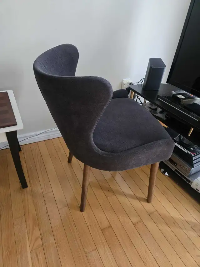 Elegant Chairs in Chairs & Recliners in City of Toronto - Image 5
