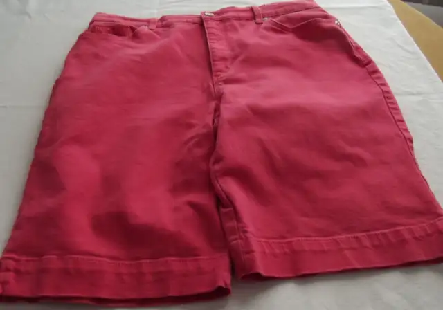 NEW$10.BOTHCaprisSz 14 Pet$6.sz 14  Shorts Pinky $6 in Women's - Tops & Outerwear in Saint John - Image 8