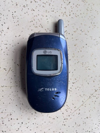 Vintage Telus Flip Phone