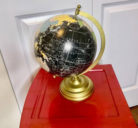 Vintage Brass World Globe - Black in Arts & Collectibles in Burnaby/New Westminster - Image 2