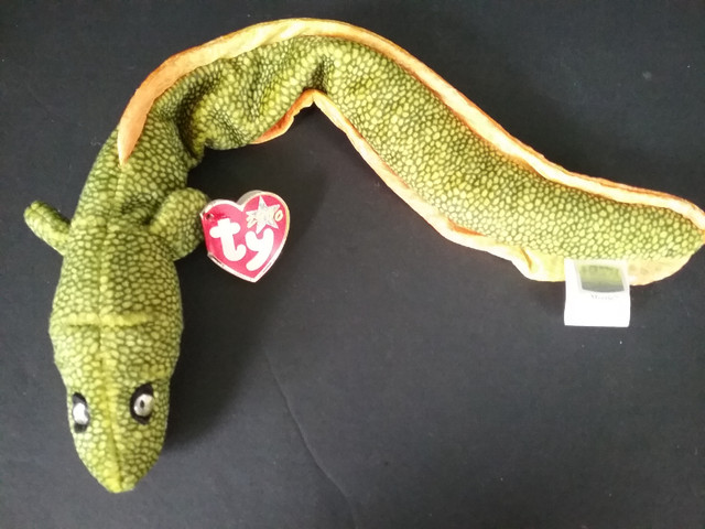 Vintage TY Beanie Baby - Morrie the Eel 2000 With Tags in Arts & Collectibles in Oshawa / Durham Region