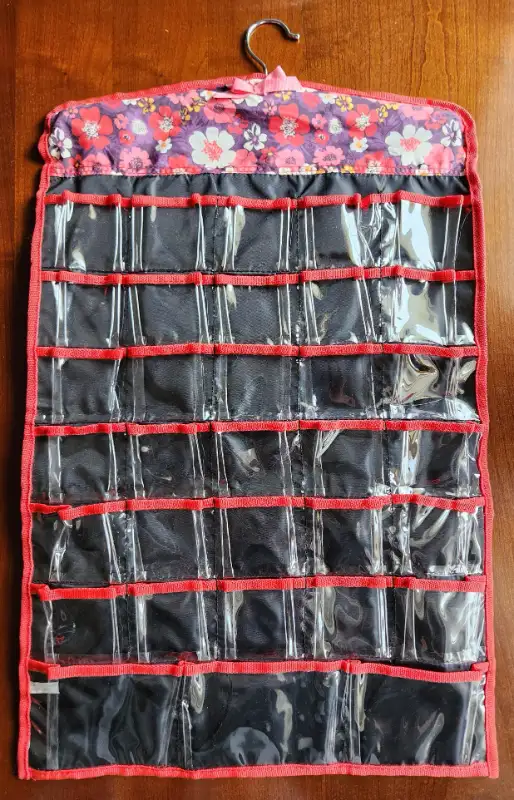 Hanging jewelry organizer in Storage & Organization in Oakville / Halton Region - Image 2