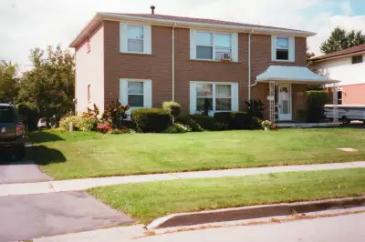 Burlington - Room for Rent