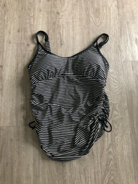 Maternity swimsuit top 