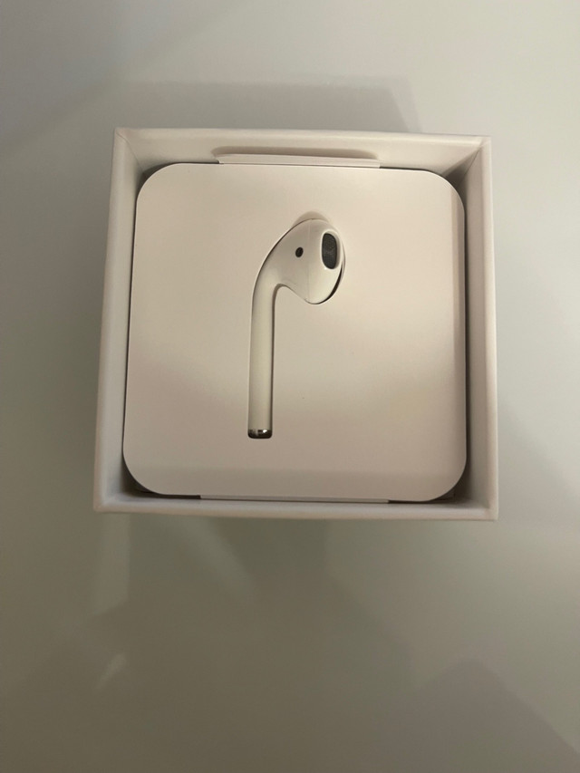 BRAND NEW RIGHT EAR AIR POD generation 1  APPLE in iPods & MP3s in City of Toronto