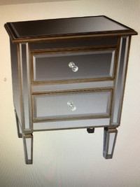 Set of 2 Elegant Mirrored End Tables