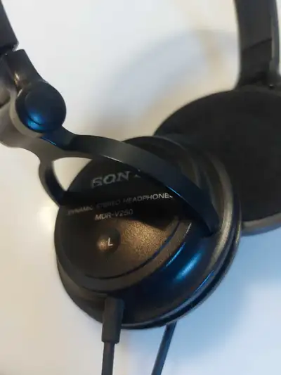 No ear pads volume control quality needs service. Still works but needs to have applied pressure on...