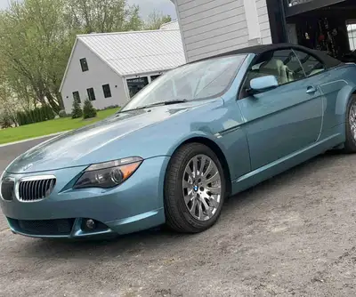 Découvrez cette BMW 645ci cabriolet, une voiture de sport élégante avec un moteur puissant qui offre...