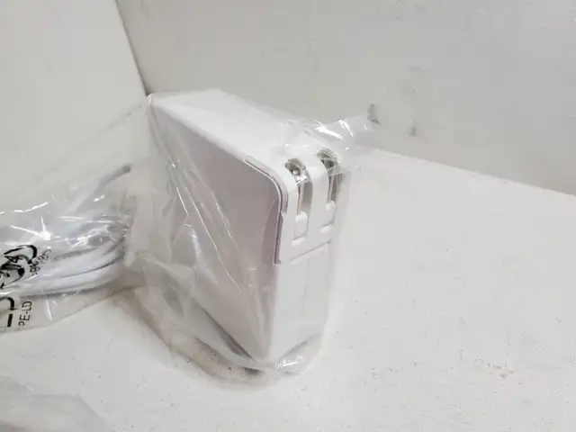 Aukiss Laptop AC Adapter white brand new/adapteur pour portable in Other in West Island - Image 5