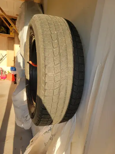 Selling a set of Michelin Winter Tire mounted on a RIM. Previously used in Honda CRV. Bolt Pattern:...