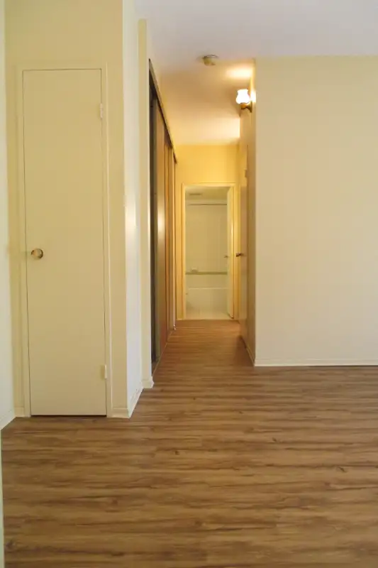 Orangeville Apartment With Closets Galore and Balcony in Long Term Rentals in Oakville / Halton Region - Image 6