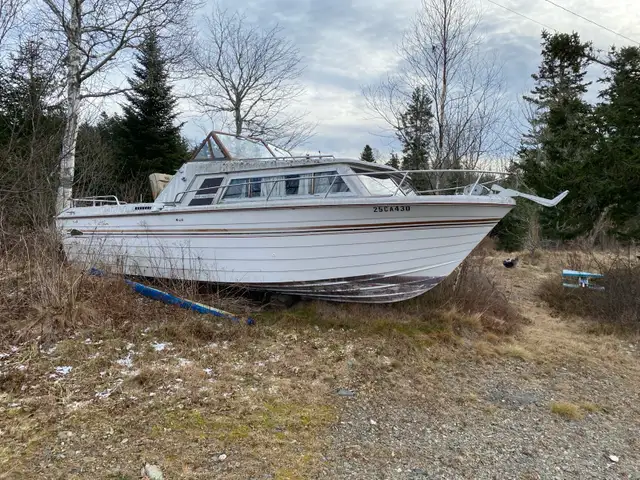 1981 bar harbour boat  I’ll pay you $102.50 to take it , 28by8 in Powerboats & Motorboats in Saint John - Image 2