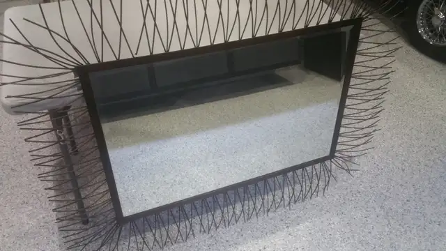 Wall mirror with beveled glass and metal frame in Home Décor & Accents in Oakville / Halton Region - Image 4