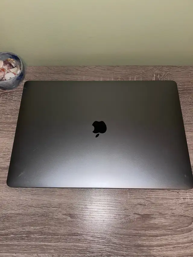Macbook Pro482731304493393920
