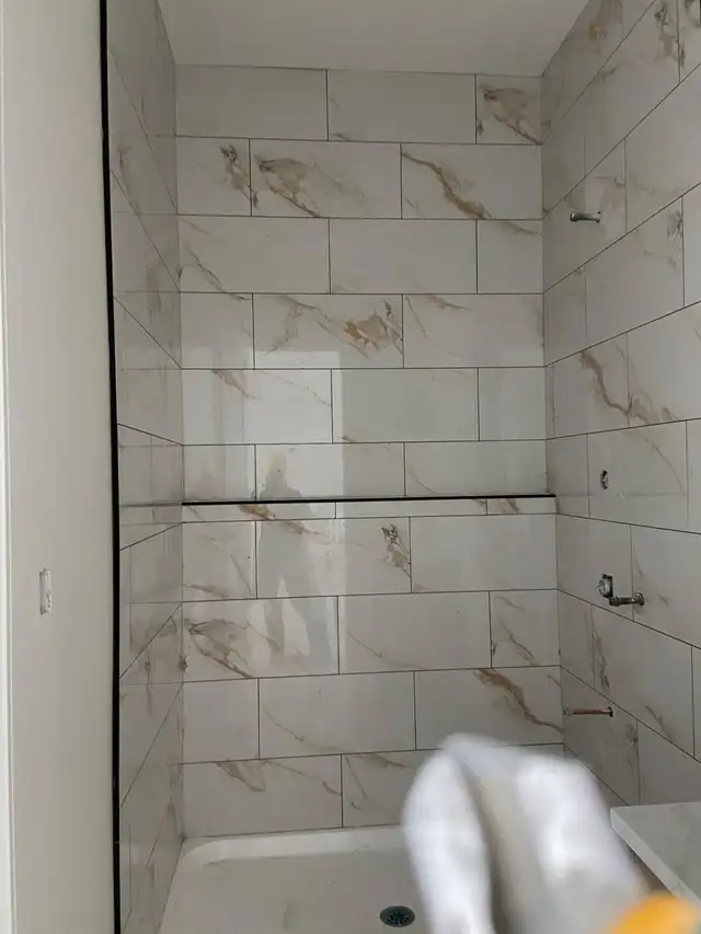 Tile Installer62863231860609122