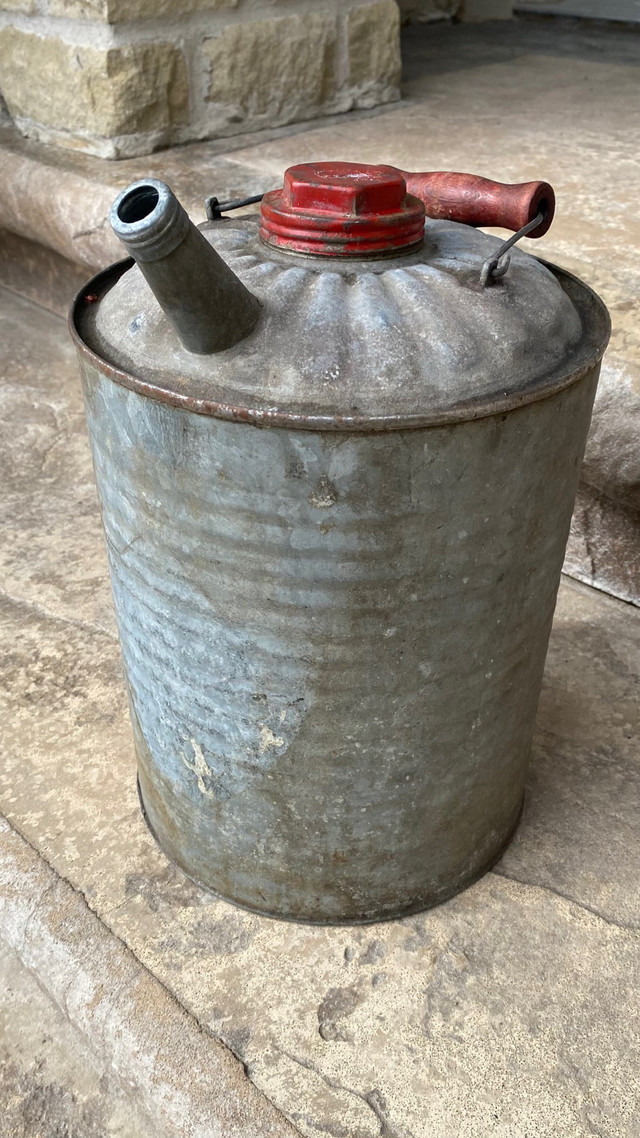 Vintage Galvanized Metal Gas Can in Arts & Collectibles in Ottawa - Image 3