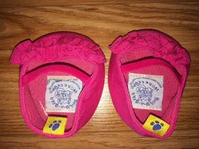 Tous les jouets sont très propres et en excellent état. 1-2- Build-a-Bear, chaussures roses pour tou...