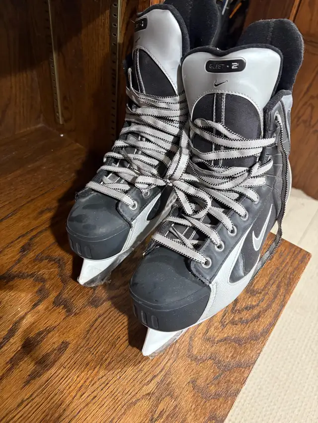 Nike hockey skates men’s 9 in Skates & Blades in Guelph - Image 3