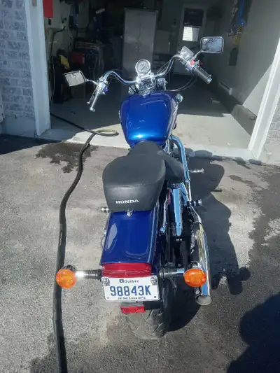 Spirit vt1100 en parfaite condition, 30000KM, changer pompe à gaz,rectifier, refaite carburateur à n...