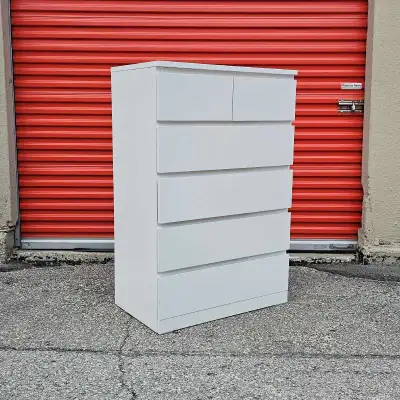 Original MALM Dresser 31" Wide. Ikea does not sell this size anymore. Grab it before its gone. ➡️Lar...