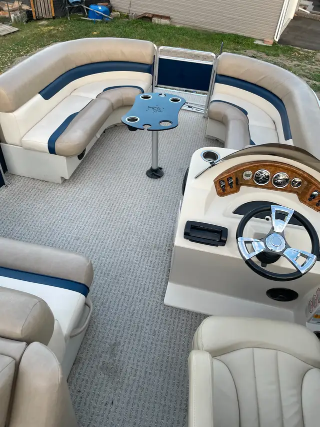 Pontoon for sale in Powerboats & Motorboats in Regina - Image 3
