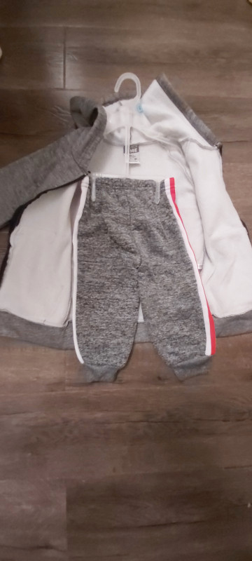 2 Piece Hoodie and Pant Set in Kids & Youth in Kitchener / Waterloo - Image 3