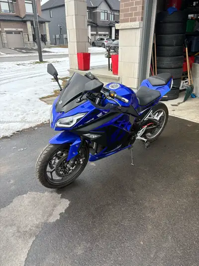 2023 EMMO zone gts (blue) Needs batteries Can move and start up but does last long Batteries are 72v...