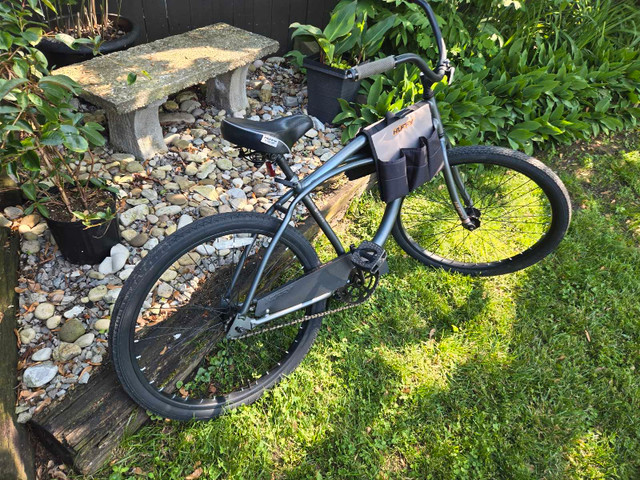 Beach Cruiser Bike in Cruiser, Commuter & Hybrid in St. Catharines