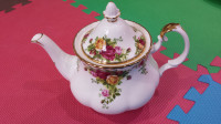 Royal Albert Old Country Roses Teapot Perfect