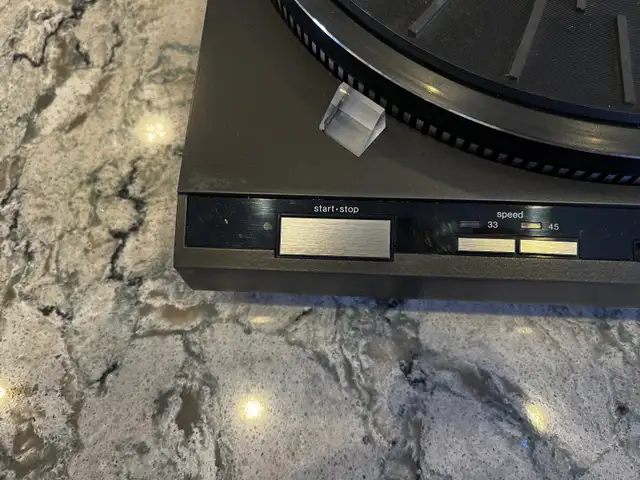 Technics SL-Q3 automatic direct drive turntable in Stereo Systems & Home Theatre in Gatineau - Image 5