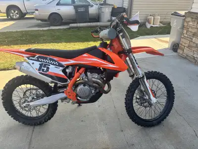 2018 350 sxf. Excellent condition. 51.8 hrs. Skid plate. Kick stand. Fan kit. Hand guards. Rear Shin...