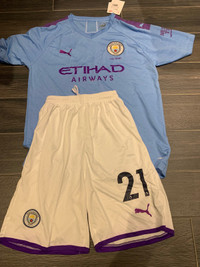 For sale: Manchester City nr21 Silva large size jersey + shorts