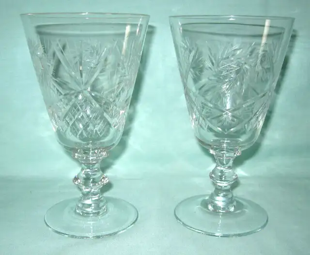 CINQ VERRES CRYSTAL VINTAGE PIN WHEEL FOOTED GLASSES in Arts & Collectibles in West Island - Image 3