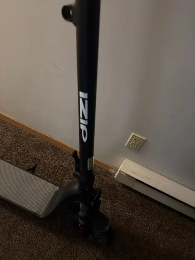 iZip Aero Adult Electric Scooter – Barely Used – $250 in Scooters & Pocket Bikes in Winnipeg - Image 4