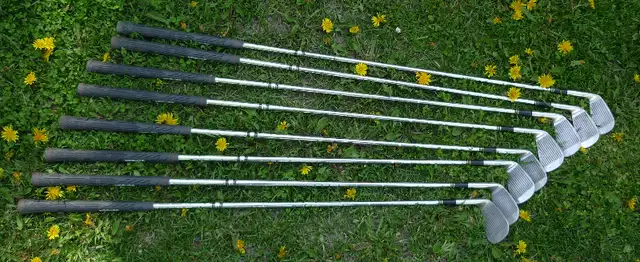 Mens Right Handed FULL 14 Golf Set Powerbilt Irons, Bear Hybrids in Golf in Sudbury - Image 7