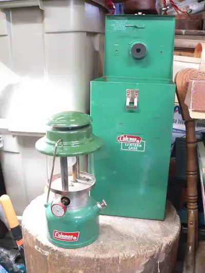 très beau fanal Coleman vintage # 10618, View more