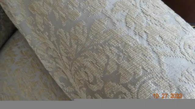 Sofa, loose cushions by Bernhardt,springs in top cushion,Quality in Home Décor & Accents in Kelowna - Image 6