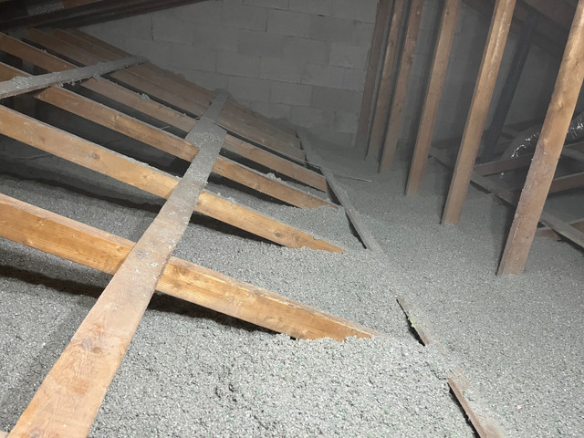 Attic Insulation in Other in Mississauga / Peel Region - Image 4