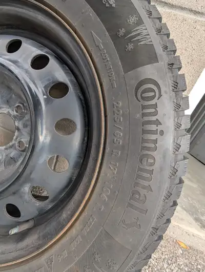 Set of four on rim (used on Dodge Grand Caravan) 225/65 R 17 106T tire depth 9/32 inch DOT # 2620 17...