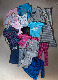 23 piece Girls size small clothing lot