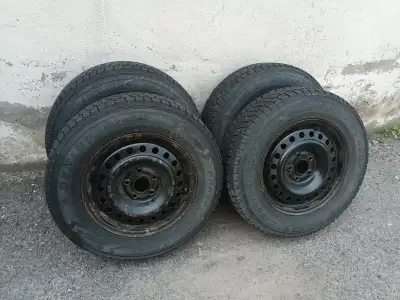 DUNLOP GRANDTREK WINTER TIRES WITH RIMS IN GREAT CONDITION 215/70R16 WERE ON A HONDA CRV BOLT PATTER...