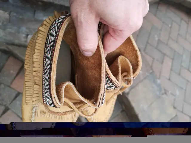 Women's size 8 Moccasin ankle boot Moose Hide Leather - made in  in Women's - Shoes in Oshawa / Durham Region - Image 10