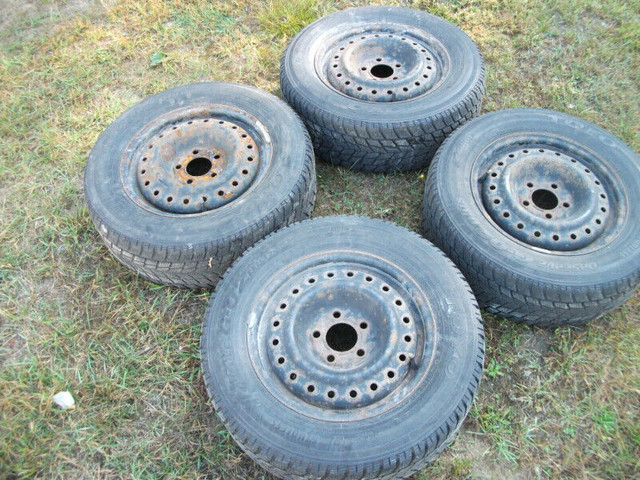 Pneus à vendre P205/65R15 - 225/60R17 - 205/65R15 - D78-14 dans Pneus et jantes  à Lanaudière - Image 3