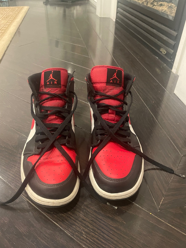 Jordan 1 Mid White Black Red (2022) in Men's Shoes in Oakville / Halton Region - Image 2