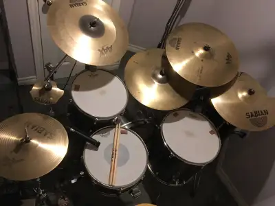 Pearl Forum drums + hardware
