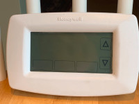 TOUCHSCREEN PROGRAMMABLE THERMOSTAT