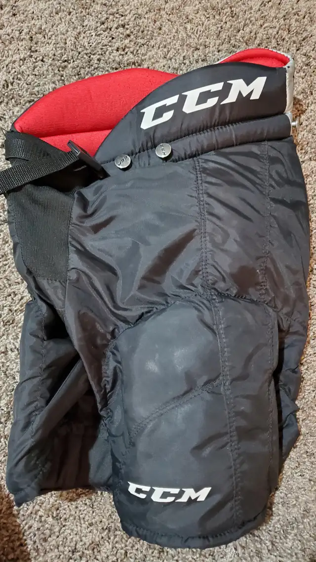 Hockey Pants - Youth / Junior in Hockey in Calgary - Image 5