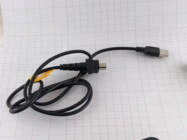 BELKIN 4 Port USB Powered Hub in Cables & Connectors in Hamilton - Image 6